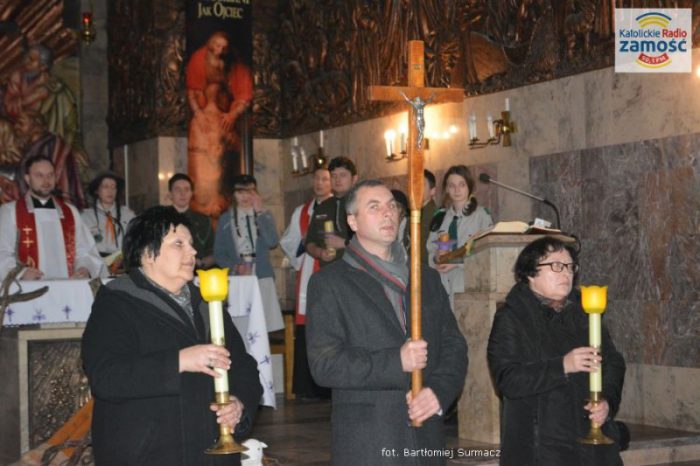 XVI ,,nauczycielska“ Droga Krzyżowa w Zamościu